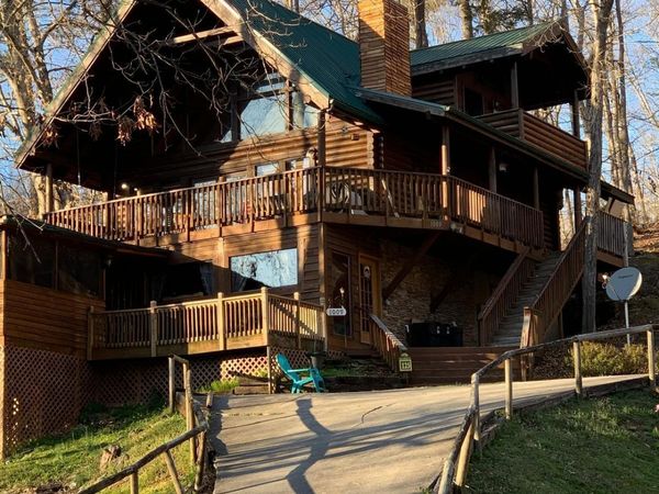 1009 Ravens Ford Way, Sevierville, TN 37876