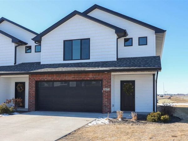 1673 Aspen Ct, North Liberty, IA 52317