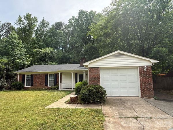6341 Round Hill Road , Charlotte, NC 28211
