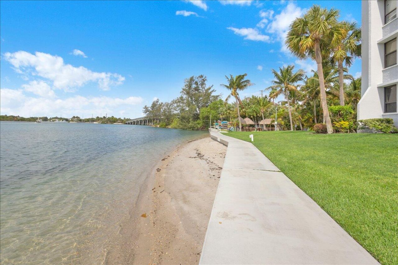 1648 Jupiter Cove Drive, Jupiter, FL 33469 Photo
