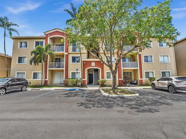 7085 Nova Dr, Unit 321, Davie, FL 33317