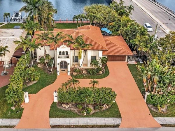 900 Diplomat Pkwy , Hallandale Beach, FL 33009