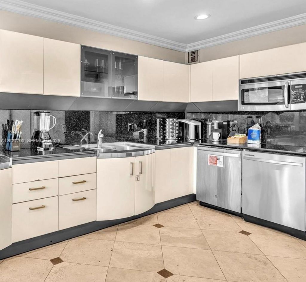 900 Diplomat Pkwy , Hallandale Beach, FL 33009 Photo