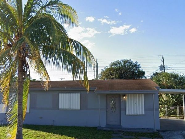 1021 W 2nd St , Riviera Beach, FL 33404