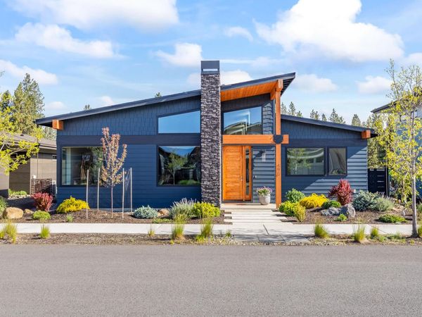 490 E Diamond Peak Avenue, Sisters, OR 97759