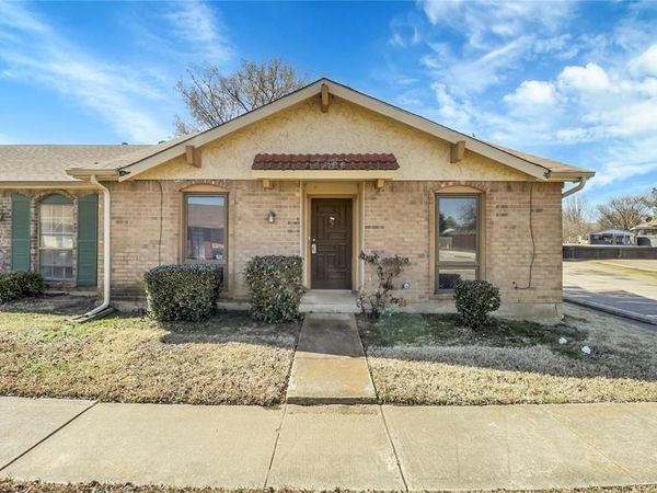 44 E Mountain Creek Drive, Grand Prairie, TX 75052