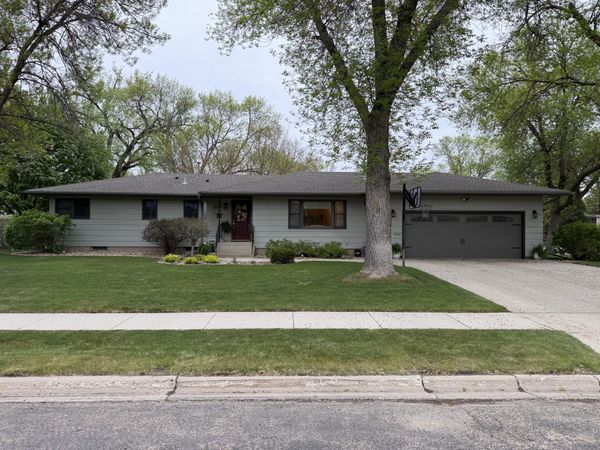 1899 Eisenhower Circle, Aberdeen, SD 57401