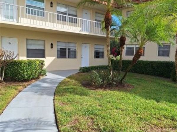 19 Pine Arbor Lane, Unit 105, Vero Beach, FL 32962