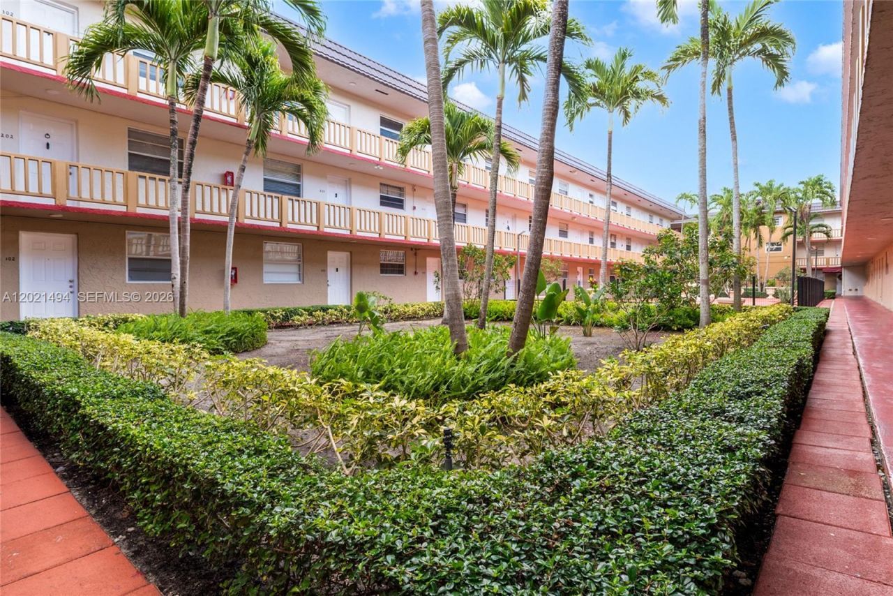 4655 Palm Ave , Unit 332, Hialeah, FL 33012 Photo