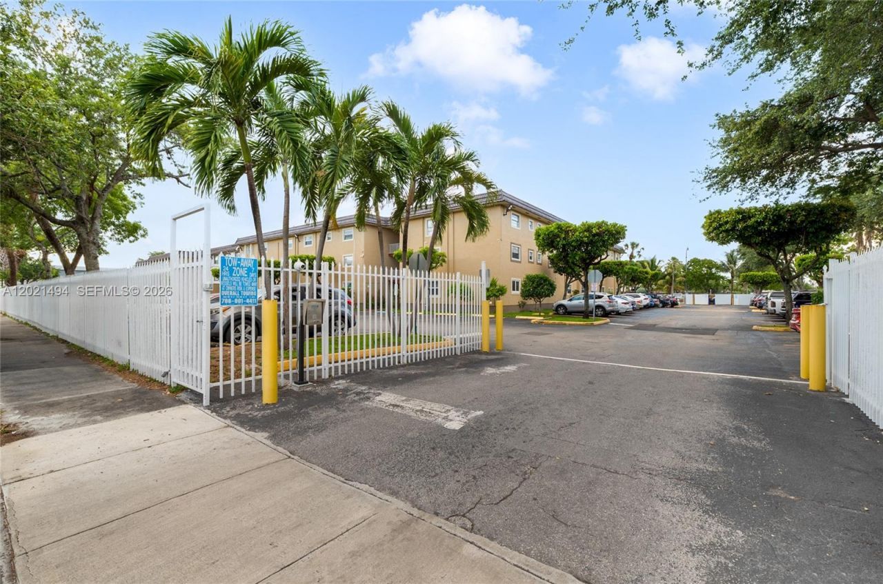 4655 Palm Ave , Unit 332, Hialeah, FL 33012 Photo