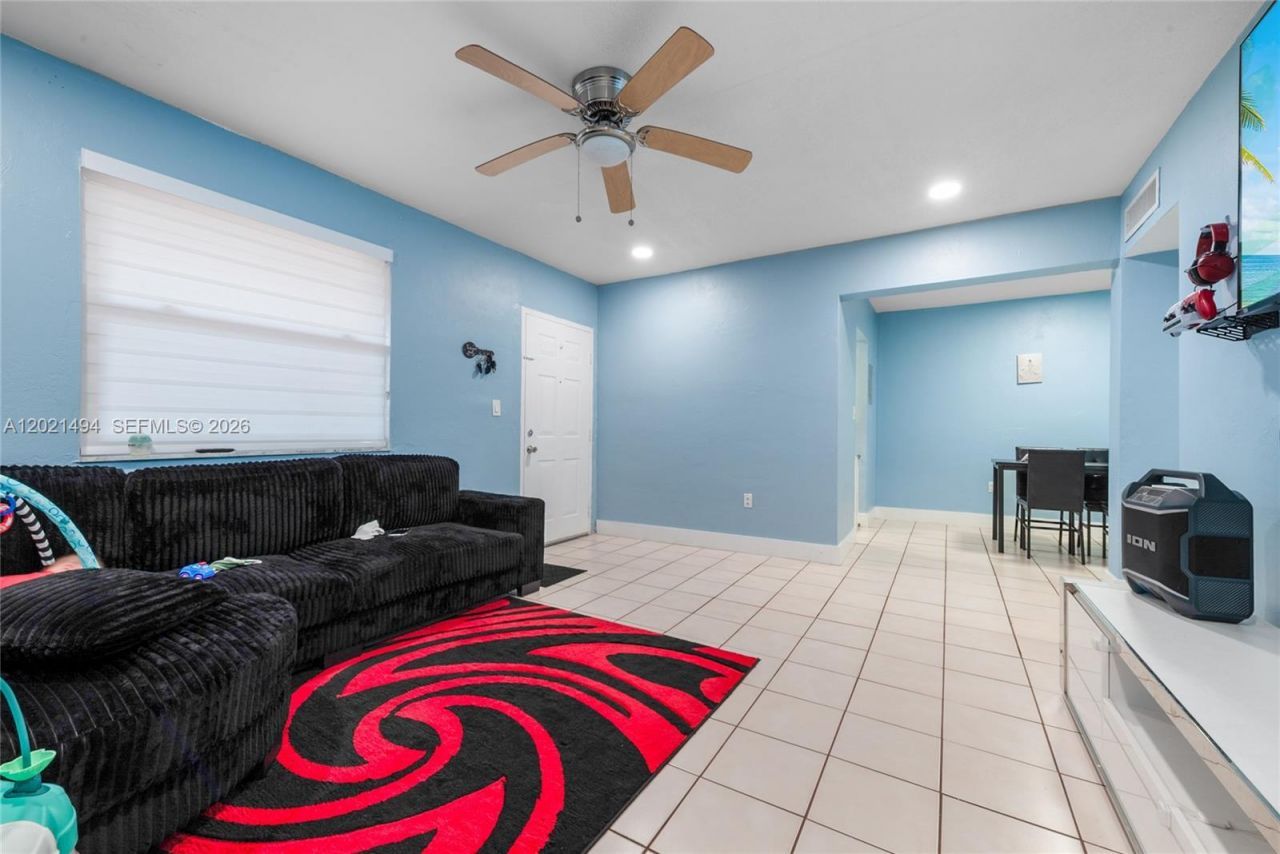 4655 Palm Ave , Unit 332, Hialeah, FL 33012 Photo