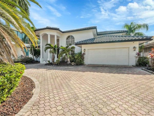 2940 NE 164th St , North Miami Beach, FL 33160
