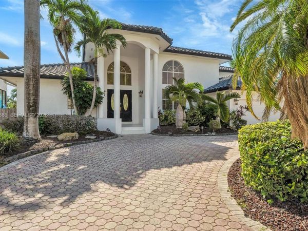 2940 NE 164th St , North Miami Beach, FL 33160
