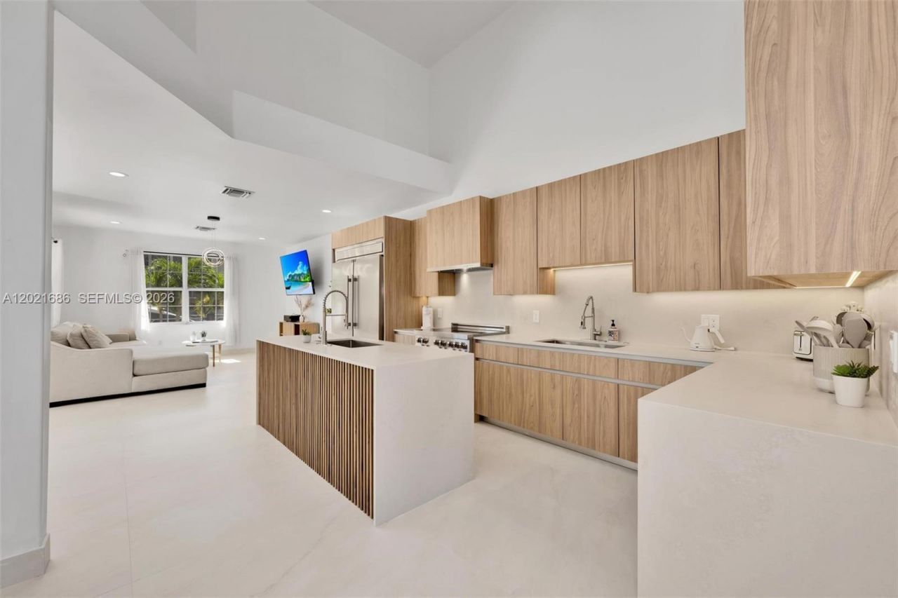 2940 NE 164th St , North Miami Beach, FL 33160 Photo