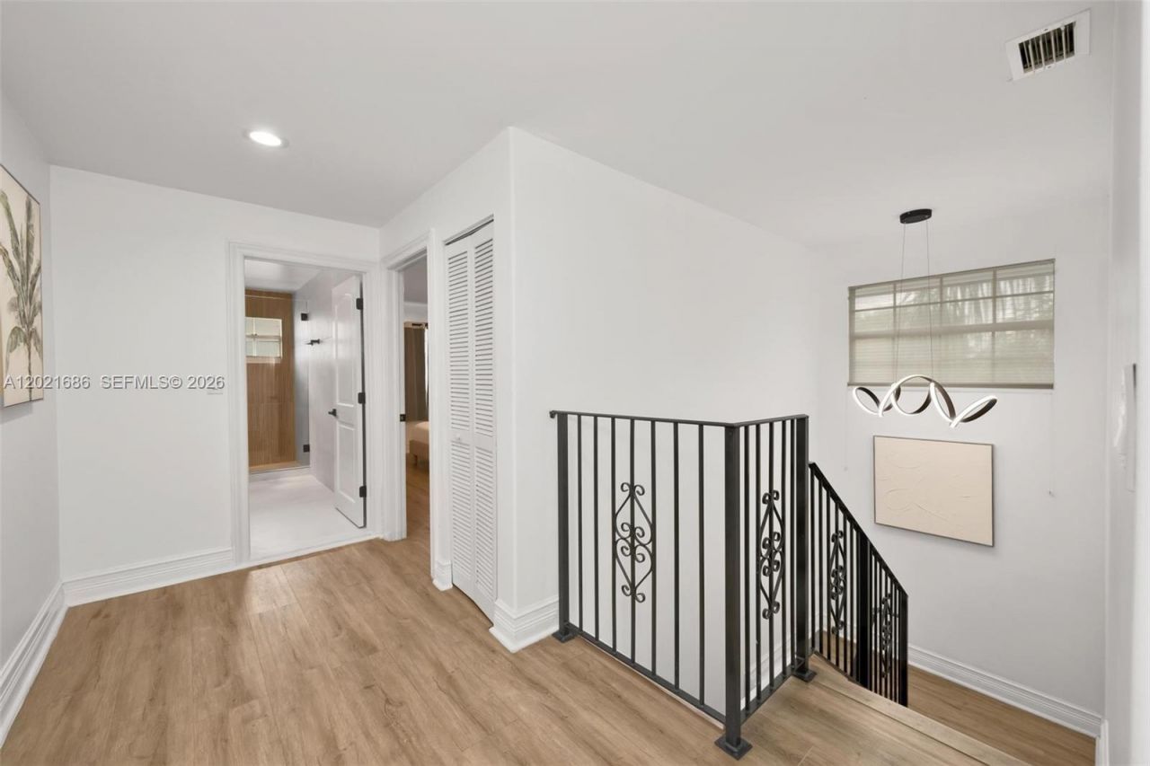 2940 NE 164th St , North Miami Beach, FL 33160 Photo