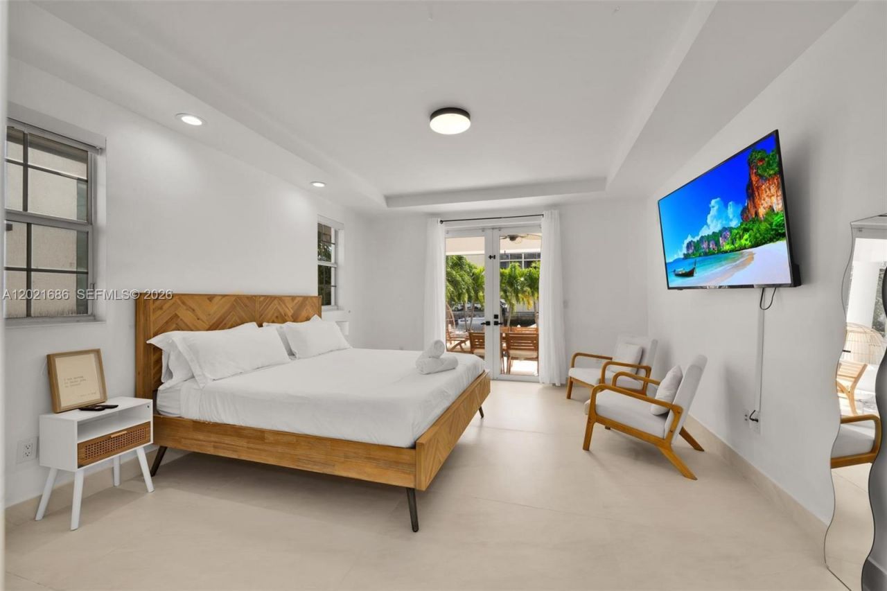 2940 NE 164th St , North Miami Beach, FL 33160 Photo