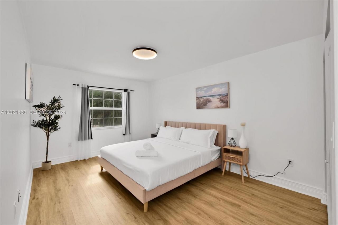 2940 NE 164th St , North Miami Beach, FL 33160 Photo