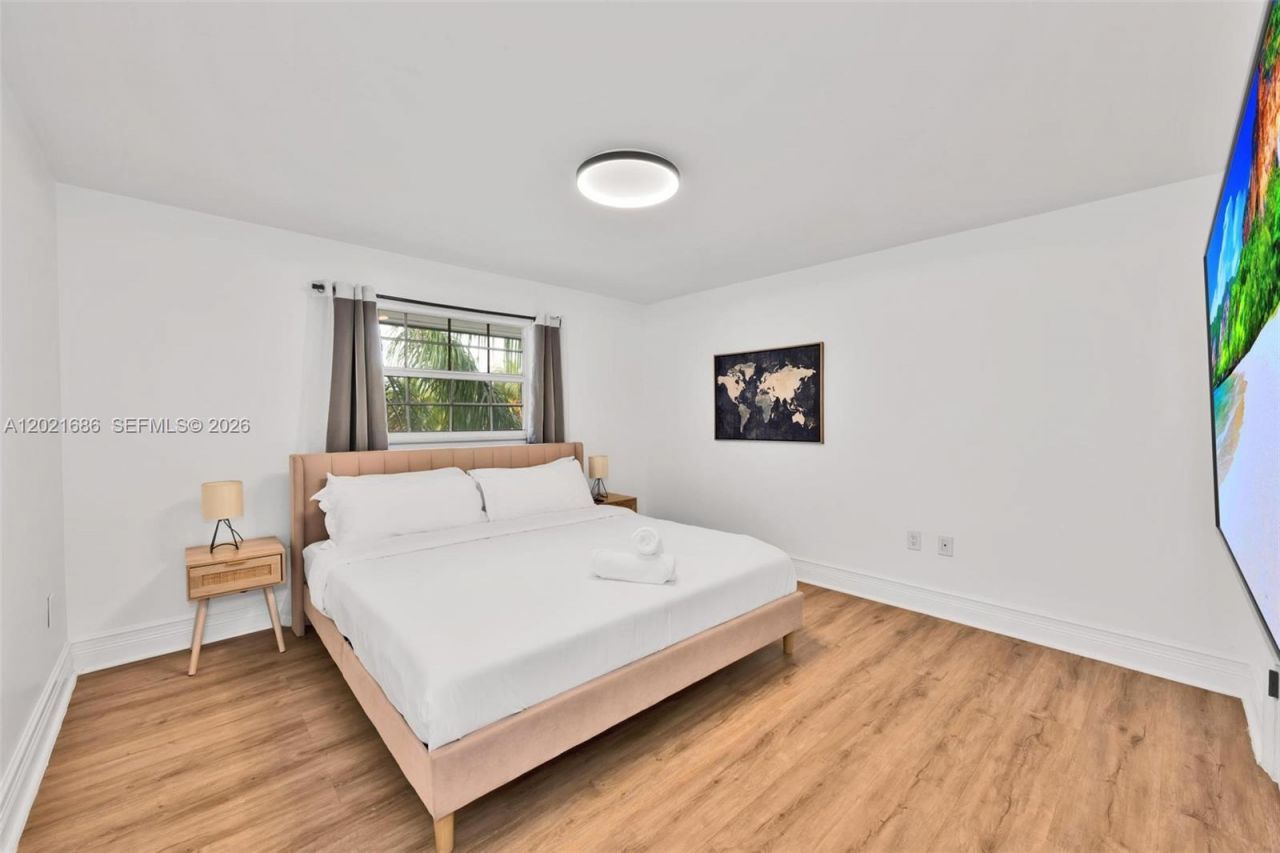 2940 NE 164th St , North Miami Beach, FL 33160 Photo