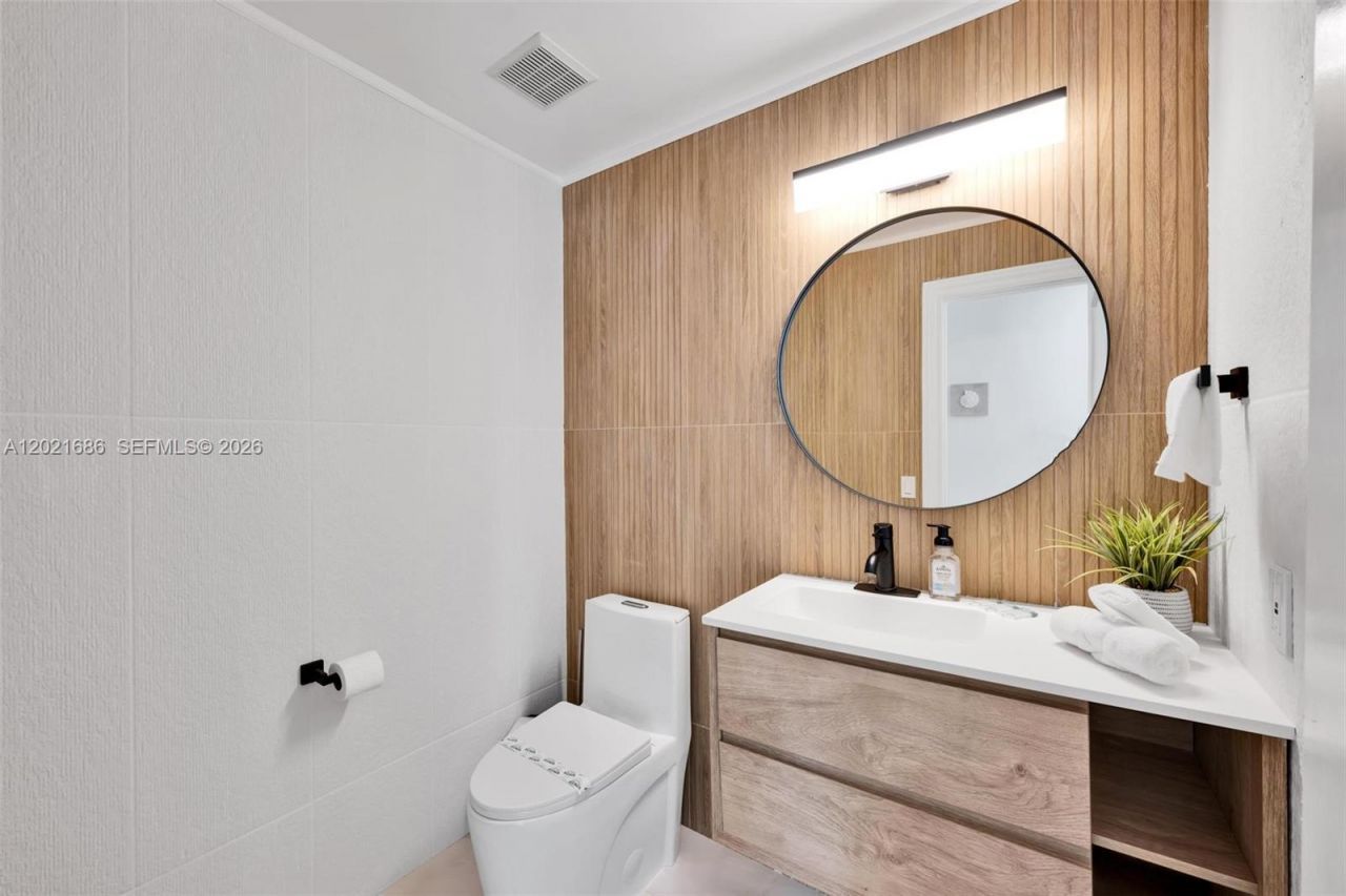 2940 NE 164th St , North Miami Beach, FL 33160 Photo
