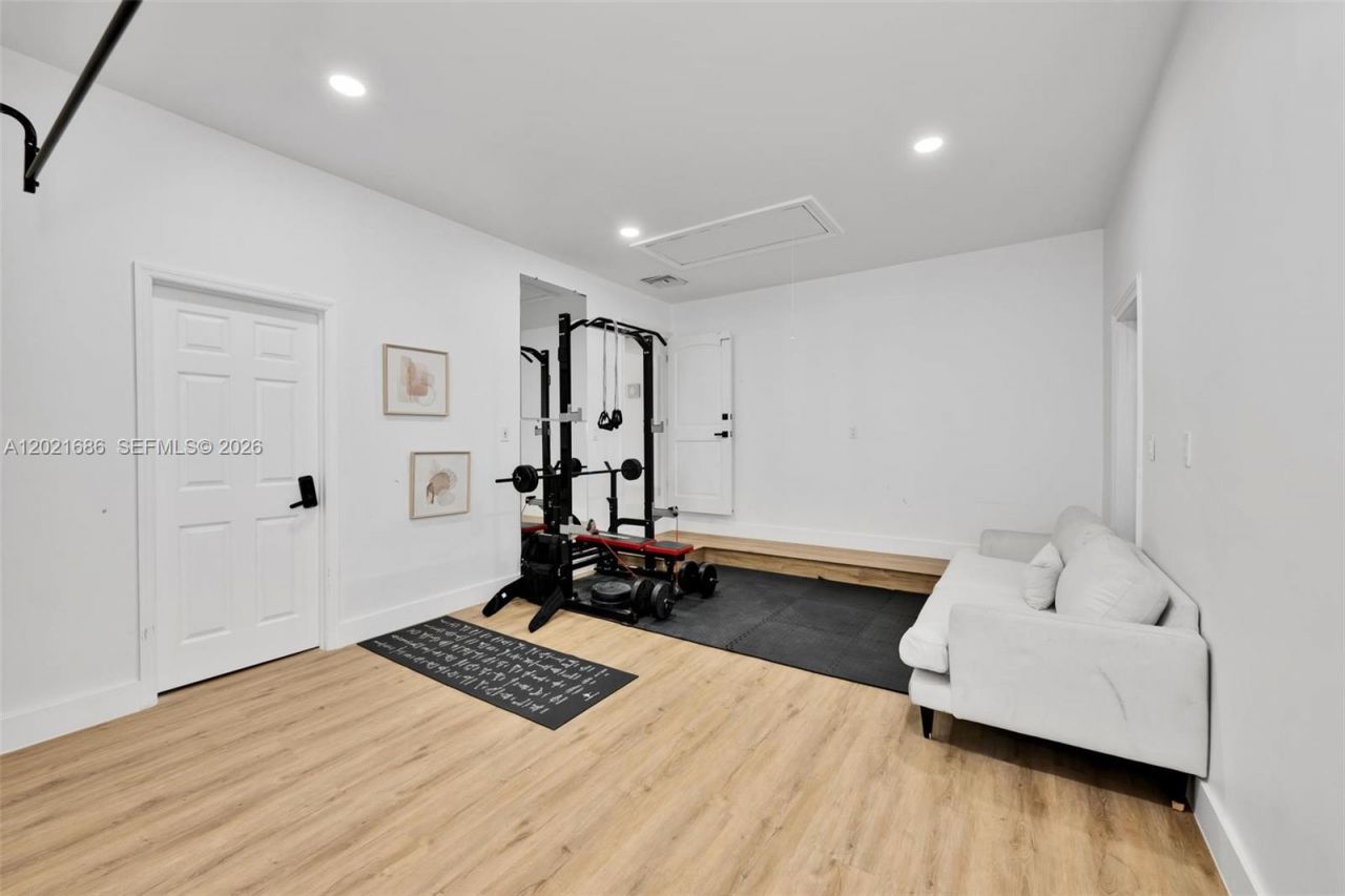 2940 NE 164th St , North Miami Beach, FL 33160 Photo
