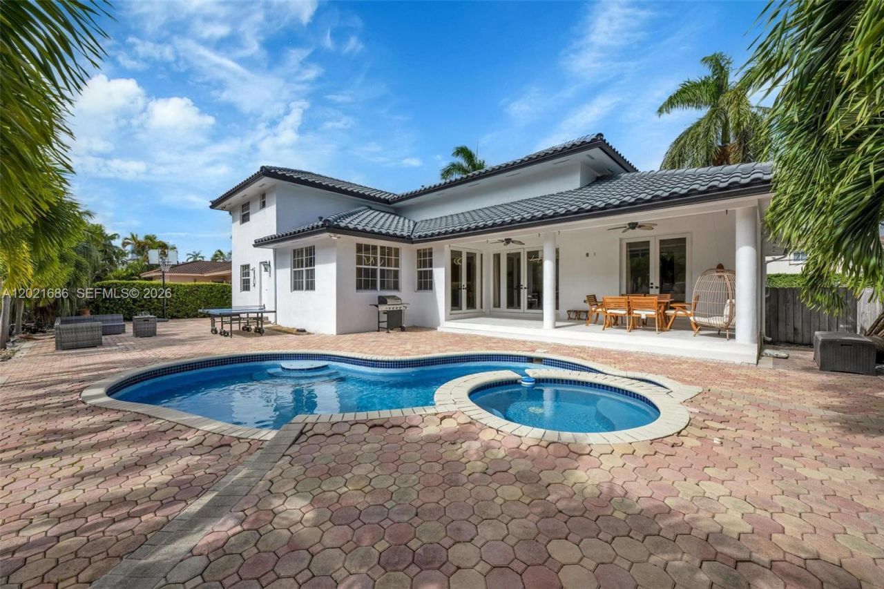 2940 NE 164th St , North Miami Beach, FL 33160 Photo