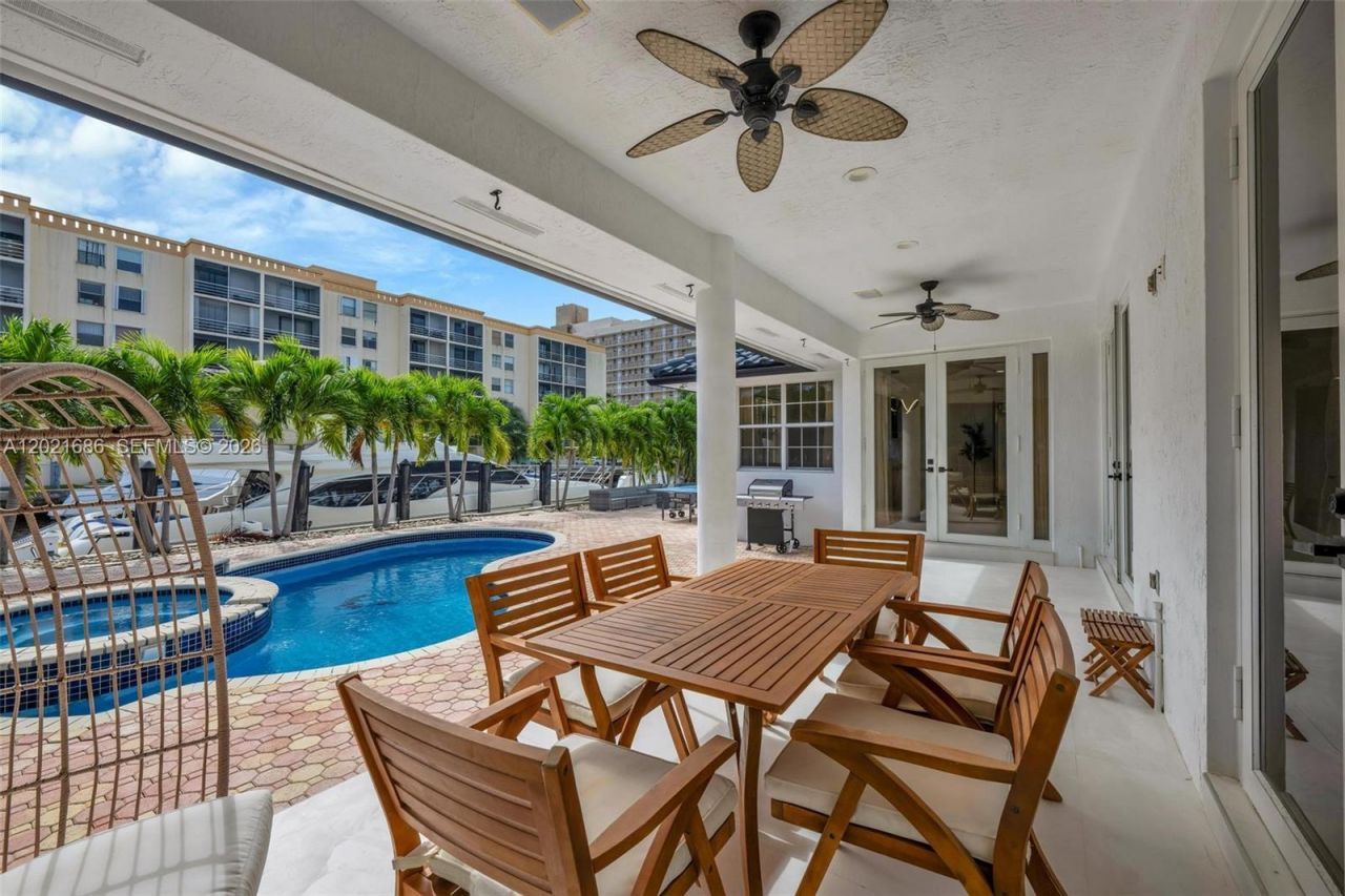 2940 NE 164th St , North Miami Beach, FL 33160 Photo