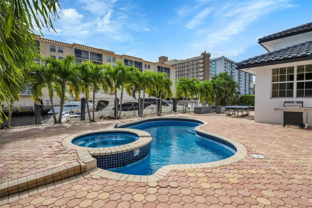 2940 NE 164th St , North Miami Beach, FL 33160 Photo
