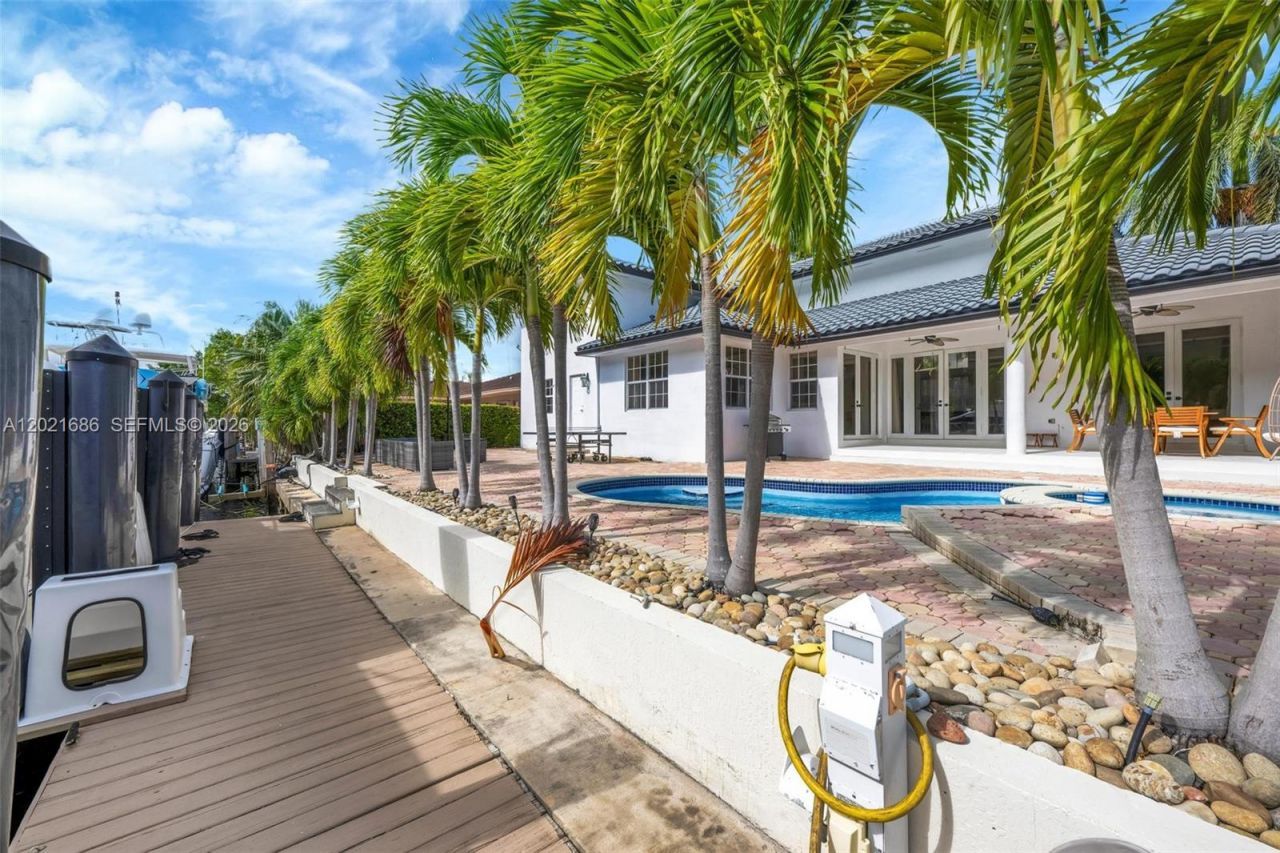 2940 NE 164th St , North Miami Beach, FL 33160 Photo