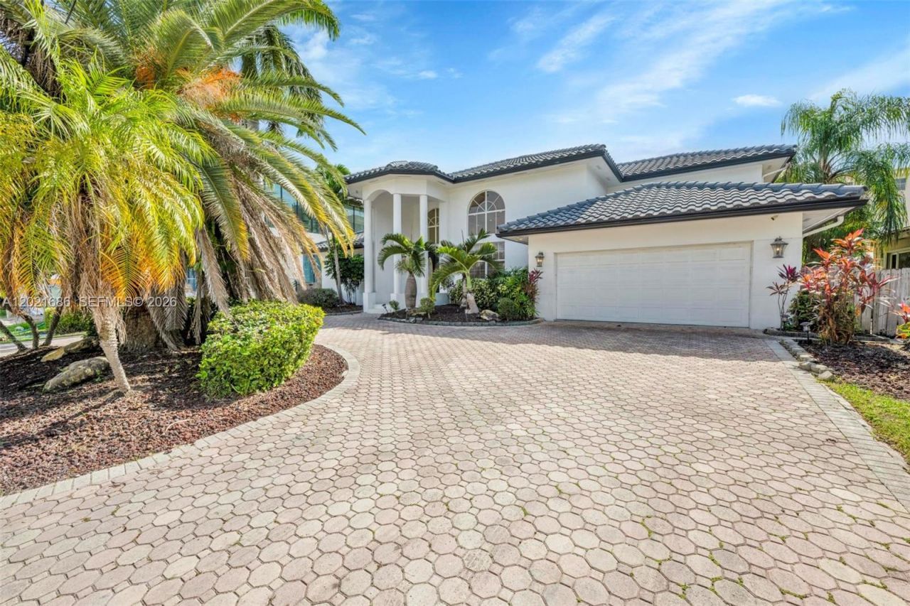 2940 NE 164th St , North Miami Beach, FL 33160 Photo