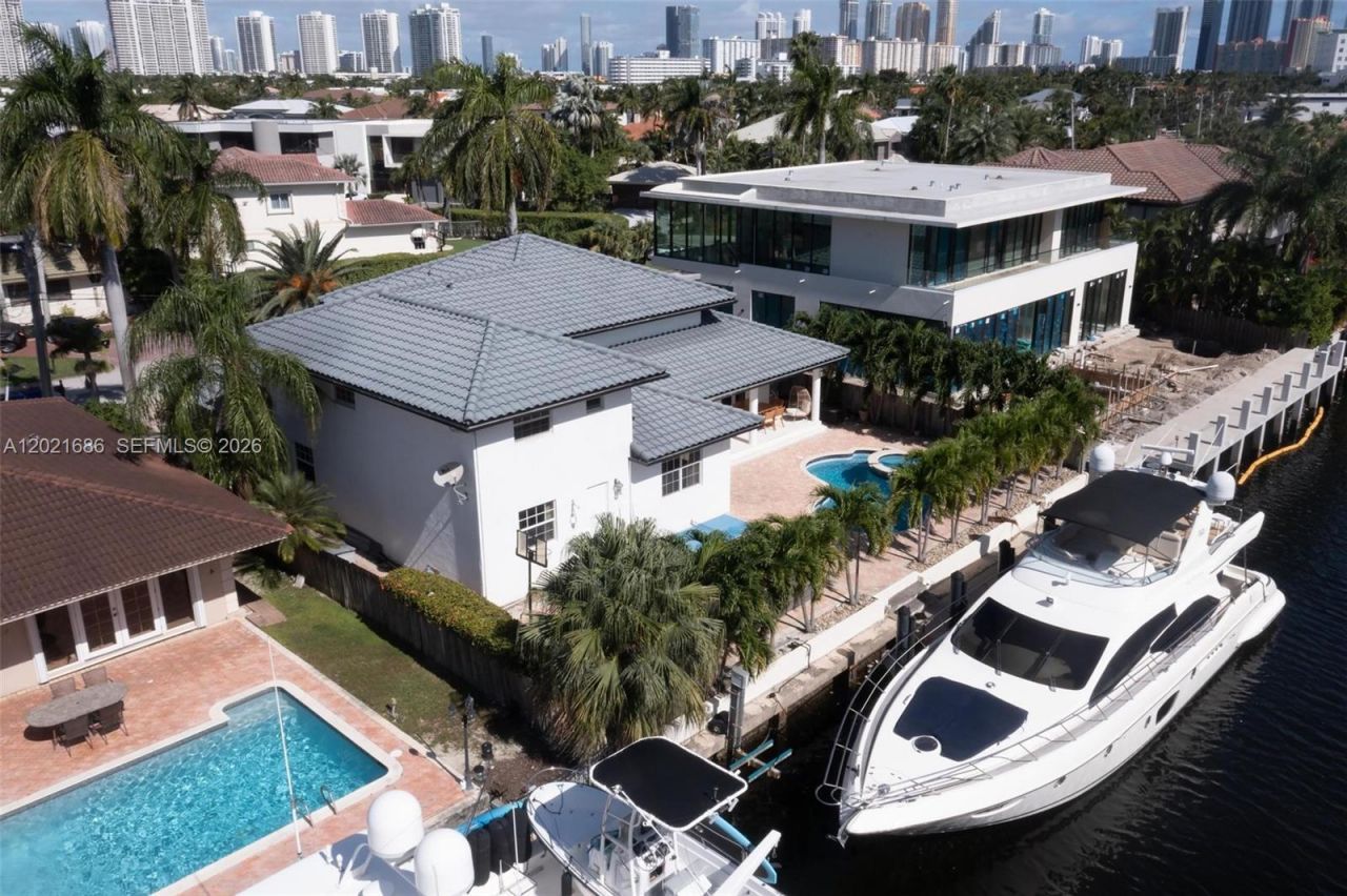 2940 NE 164th St , North Miami Beach, FL 33160 Photo