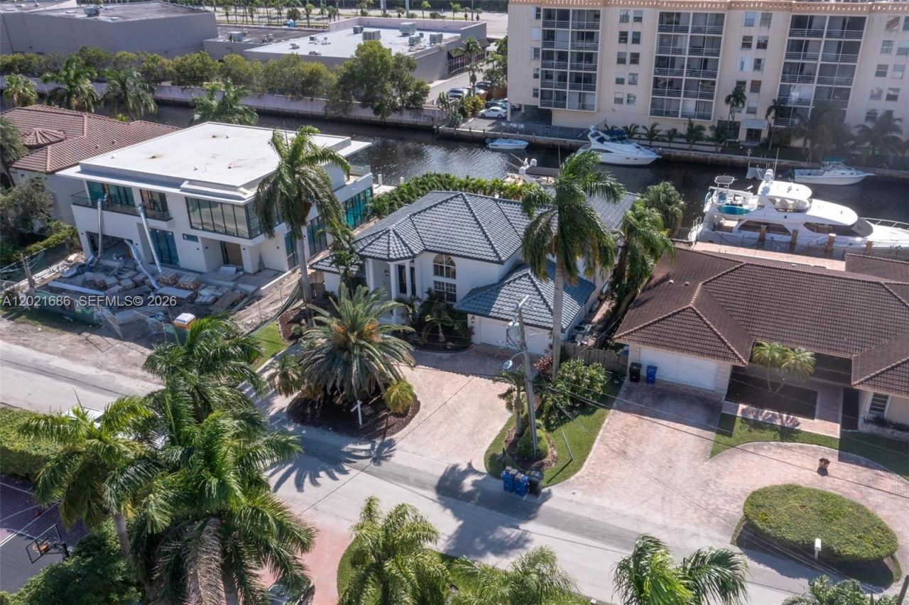 2940 NE 164th St , North Miami Beach, FL 33160 Photo