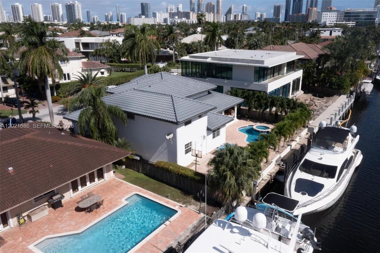 2940 NE 164th St , North Miami Beach, FL 33160 Photo