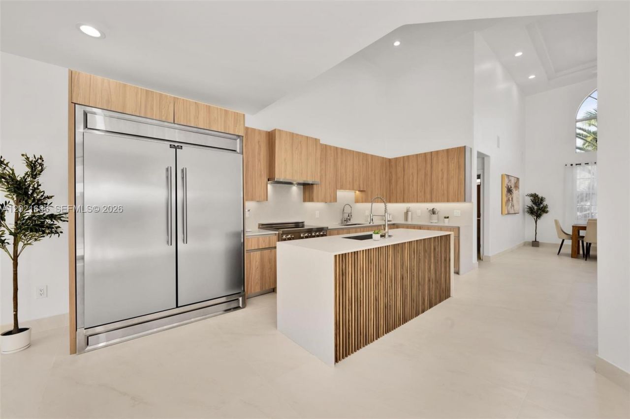 2940 NE 164th St , North Miami Beach, FL 33160 Photo