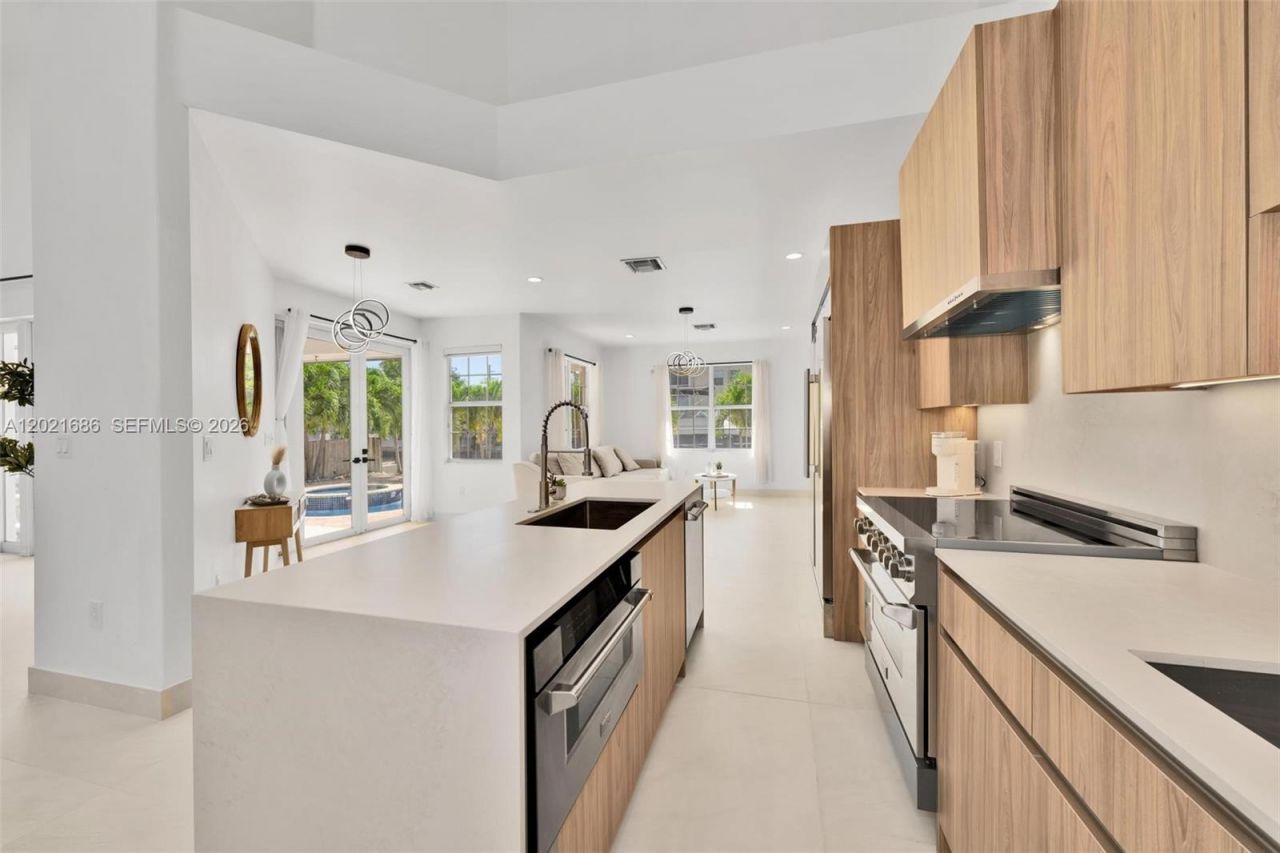 2940 NE 164th St , North Miami Beach, FL 33160 Photo