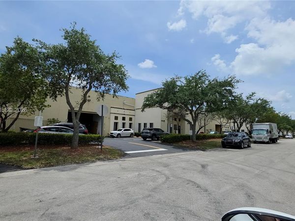 10420 NW 37th Ter , Doral, FL 33178