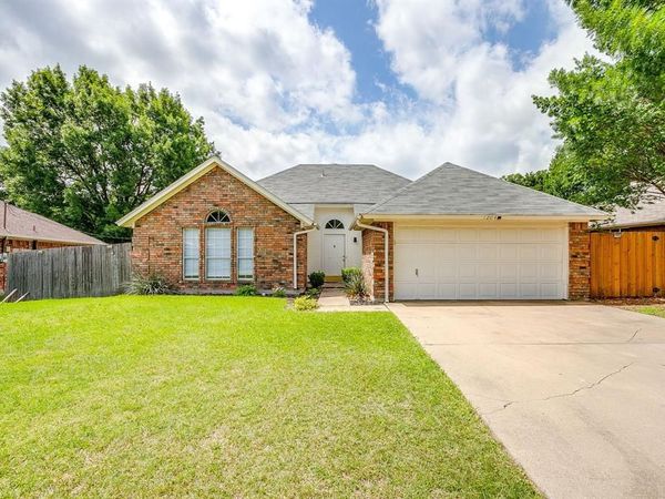 1204 Dogwood Drive , Benbrook, TX 76126
