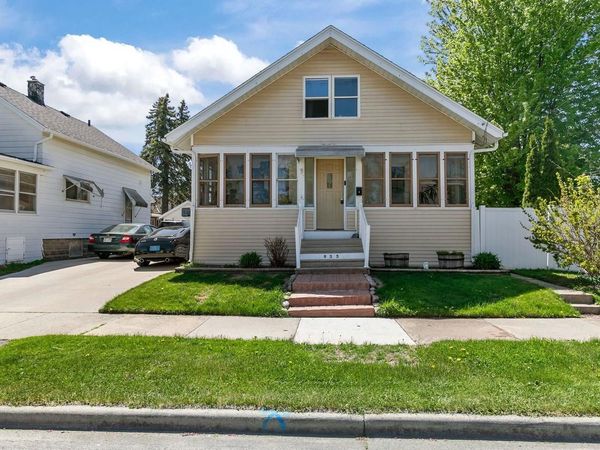 935 W 8TH AVENUE, Oshkosh, WI 54902