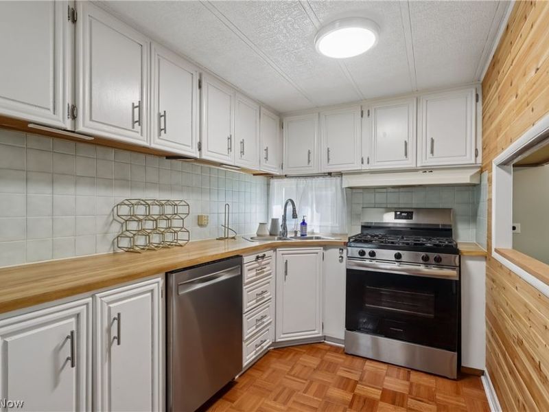 1565 Guenevere Street , Streetsboro, OH 44241 Photo 8