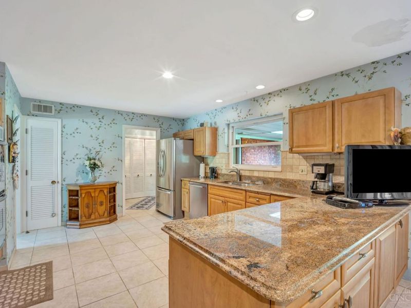 3345 Longmeadow Lane, Amberley, OH 45236 Photo 11