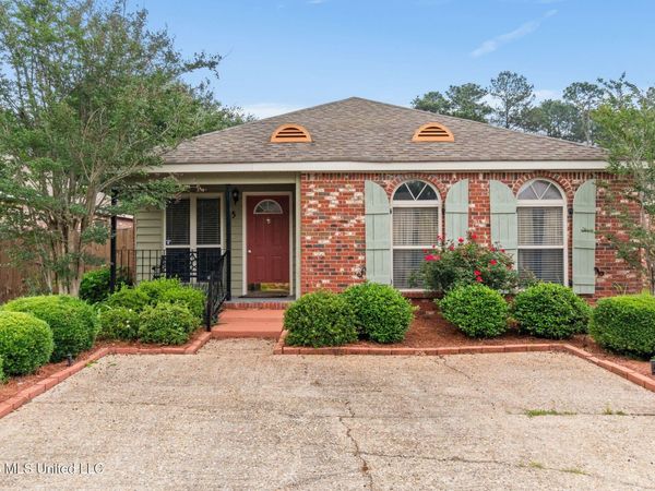 5 Bridgefield Circle, Hattiesburg, MS 39402