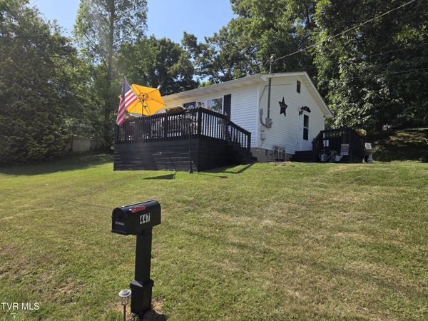 447 Pine Street, Mount Carmel, TN 37645