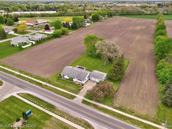 12385 Church Street , Birch Run Vlg, MI 48415