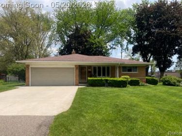 45078 Vanker Avenue, Utica, MI 48317