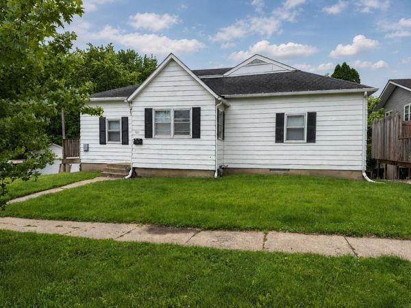 920 W 2nd Street, Cedar Falls, IA 50613