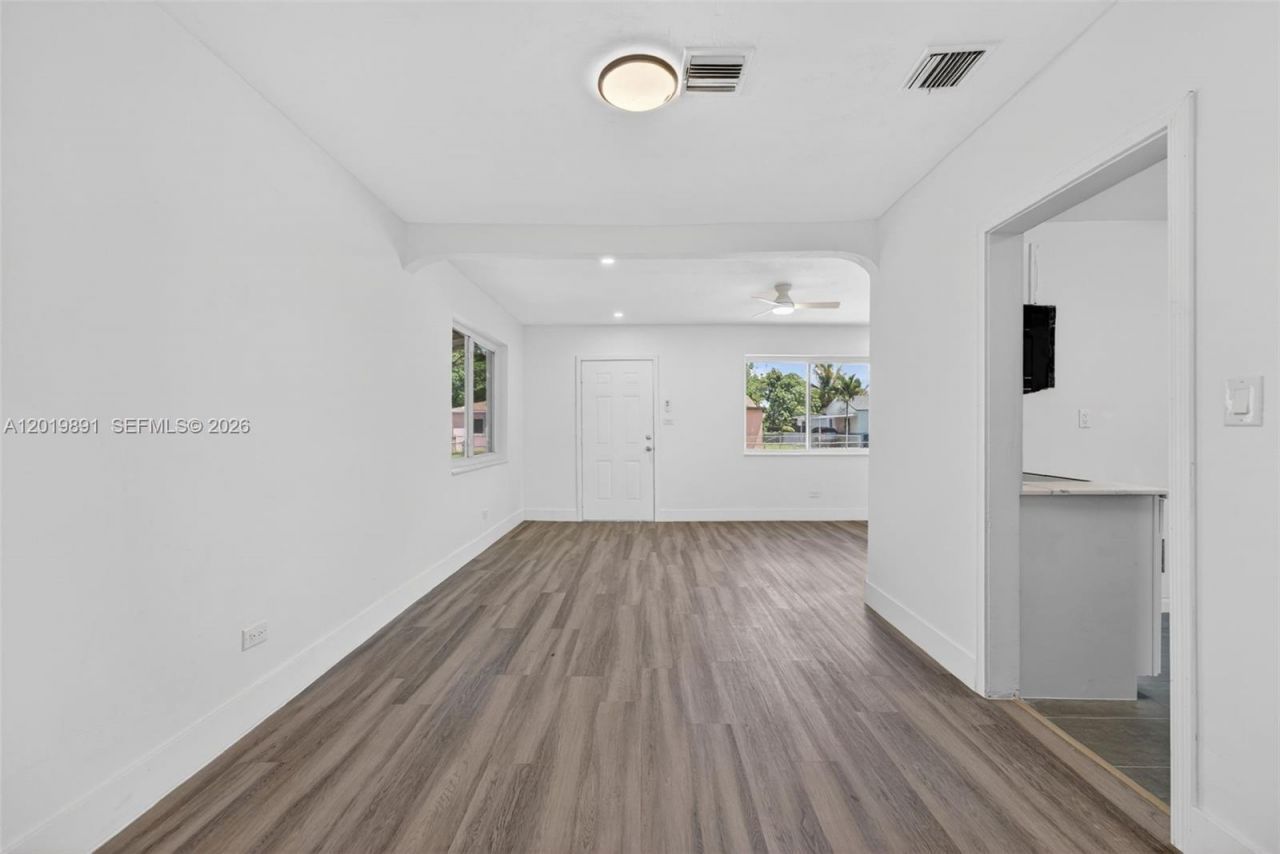 280 NW 101st St , Miami, FL 33150 Photo