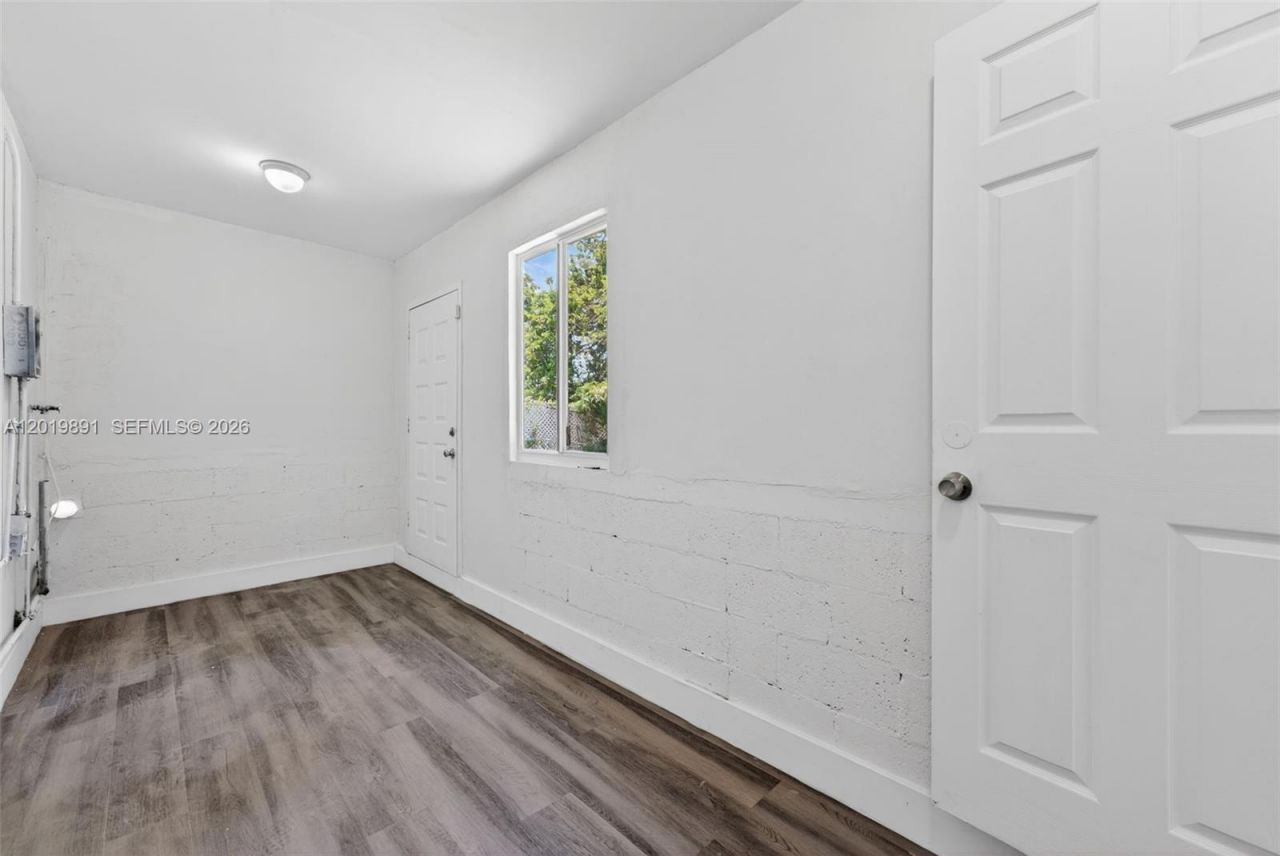 280 NW 101st St , Miami, FL 33150 Photo