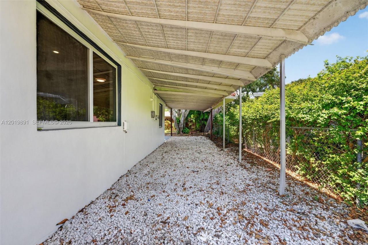 280 NW 101st St , Miami, FL 33150 Photo