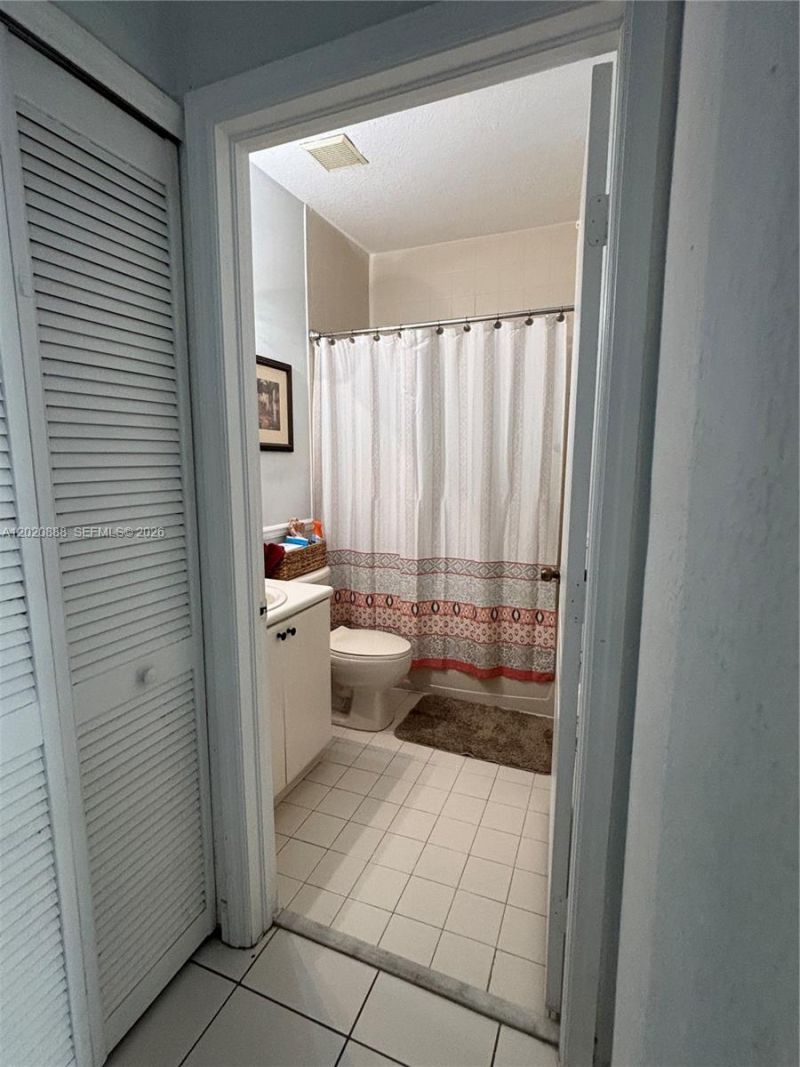 6920 NW 177th St , Unit Q101, Hialeah, FL 33015 Photo