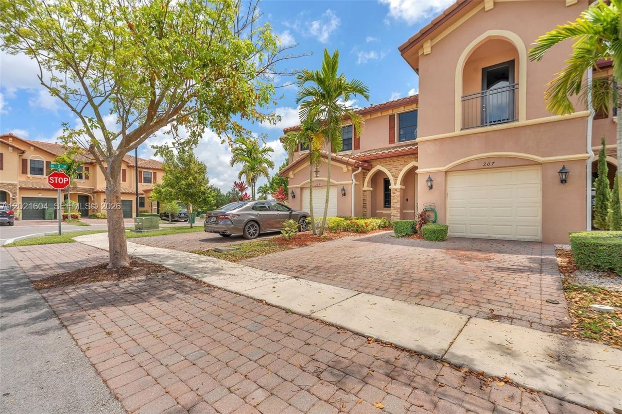 207 SE 37th Pl , Homestead, FL 33033 Photo