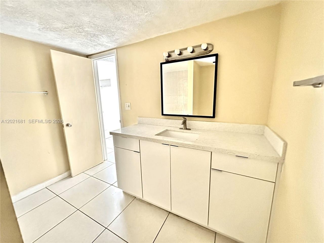 17650 NW 68th Ave , Unit A2005, Hialeah, FL 33015 Photo